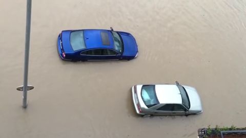 Dos personas rescatadas por las fuertes lluvias e inundaciones en Pamplona