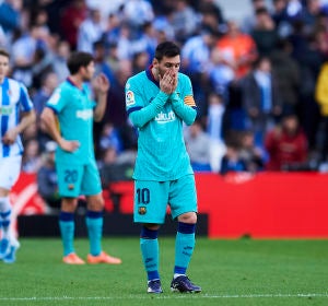 Leo Messi se lamenta ante la Real Sociedad Leo Messi se lamenta ante la Real Sociedad