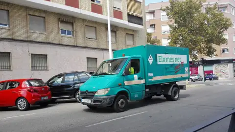 Vehículo del servicio de limpieza de Urbaser en Elche. Vehículo del servicio de limpieza de Urbaser en Elche.