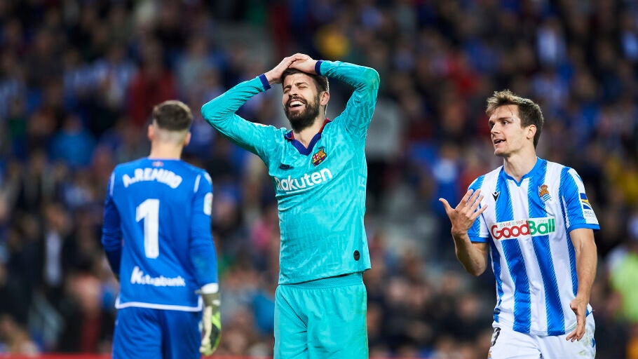 Gerard Piqu&eacute; pide penalti por agarr&oacute;n de Llorente