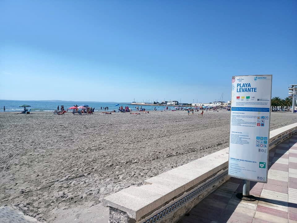 Todas las playas de Santa Pola logran revalidar los certificados de calidad ISO Todas las playas de Santa Pola logran revalidar los certificados de calidad ISO