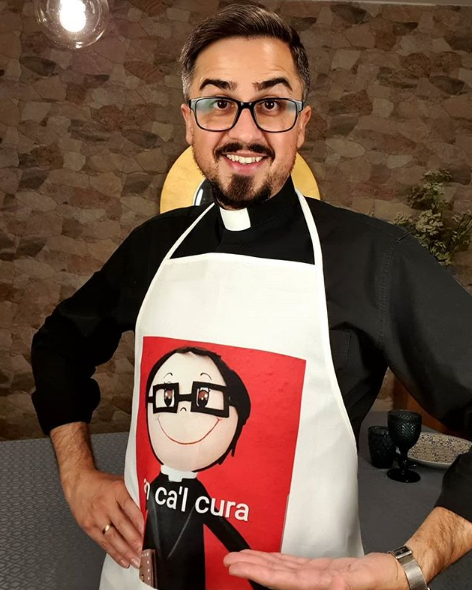 Florentino Pérez, el cura chef e 'instagramer' que te invita a cenar y conversar Florentino Pérez, el cura chef e 'instagramer' que te invita a cenar y conversar