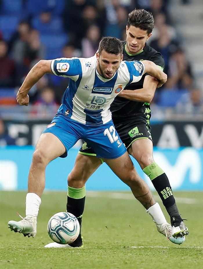 Espanyol y Betis logran un empate que sabe a poco a los dos equipos Espanyol y Betis logran un empate que sabe a poco a los dos equipos