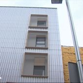 Barcelona a punto de entregar los primeros pisos-contenedor que Ada Colau dará a familias vulnerables