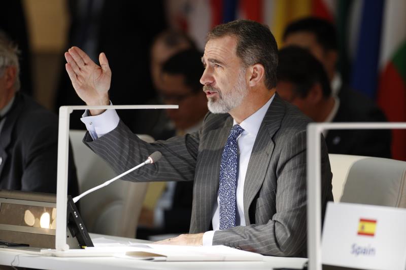 El Rey avisa: ante el clima o la migración no sirve el aislamiento porque son retos que "no respetan fronteras" El Rey avisa: ante el clima o la migración no sirve el aislamiento porque son retos que "no respetan fronteras"