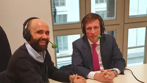 Martínez-Almeida en La brújula de Madrid con David del Cura Martínez-Almeida en La brújula de Madrid con David del Cura