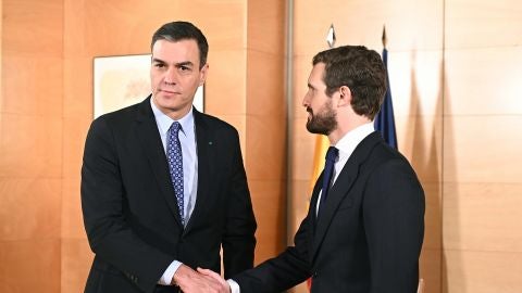 Reuni&oacute;n entre S&aacute;nchez y Casado para hablar de la investidura