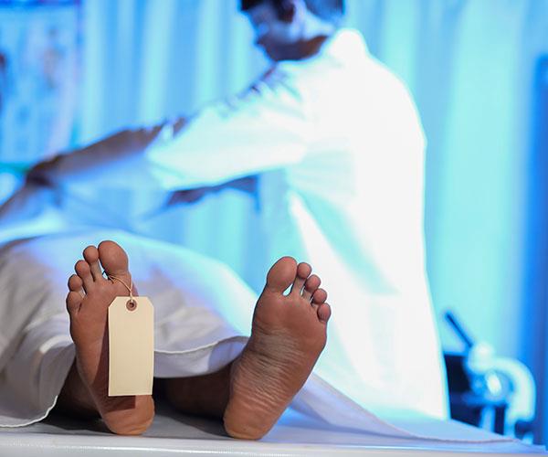 Tertulia de médicos: ¿En las películas se muere la gente bien? Tertulia de médicos: ¿En las películas se muere la gente bien?