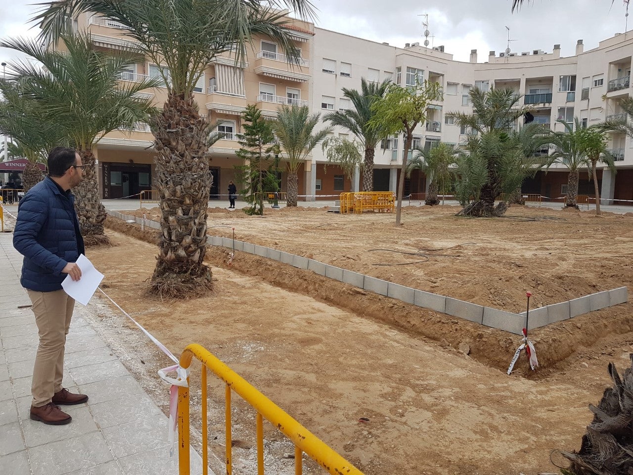 El Ayuntamiento de Elche invierte 90.000 euros en la remodelación integral de la plaza Pepe Belso El Ayuntamiento de Elche invierte 90.000 euros en la remodelación integral de la plaza Pepe Belso