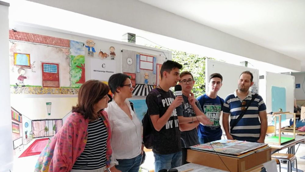Alumnos en un instituto de Crevillent.
