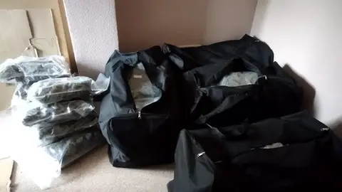 Mochilas con marihuana intervenidas en Elche. Mochilas con marihuana intervenidas en Elche.