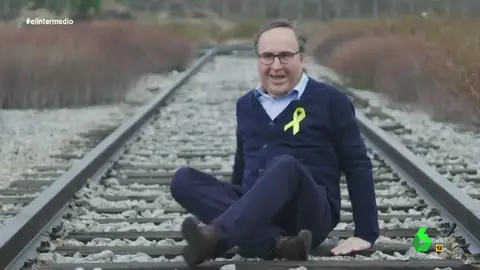 La divertida imitación de Joaquín Reyes a Quim Torra: "Santiago Abascal, me caes fatal" La divertida imitación de Joaquín Reyes a Quim Torra: "Santiago Abascal, me caes fatal"