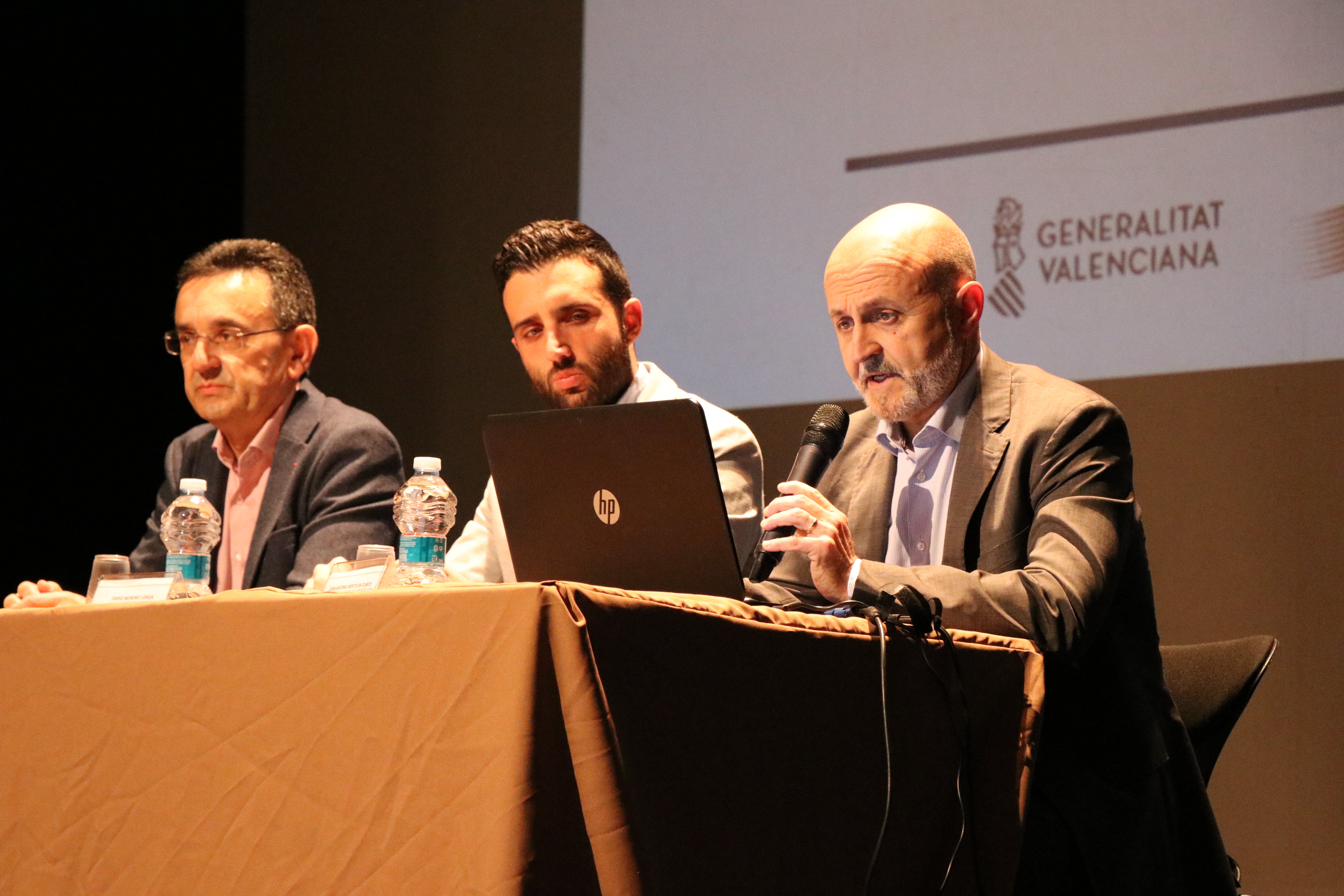 Empresas y personal investigador de la UJI analizan las opciones de colaboración Empresas y personal investigador de la UJI analizan las opciones de colaboración