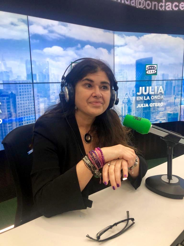 Lucía Etxebarría: "En 'Mujeres extraordinarias: una historia de mentiras' he dejado fuera a muchas y había casos complicados" Lucía Etxebarría: "En 'Mujeres extraordinarias: una historia de mentiras' he dejado fuera a muchas y había casos complicados"