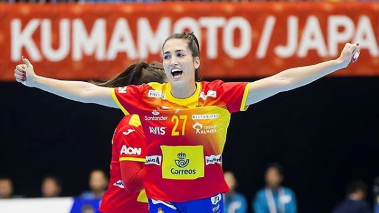 Lara González, en un partido de la Selección española de balonmano en el Mundial de Japón.