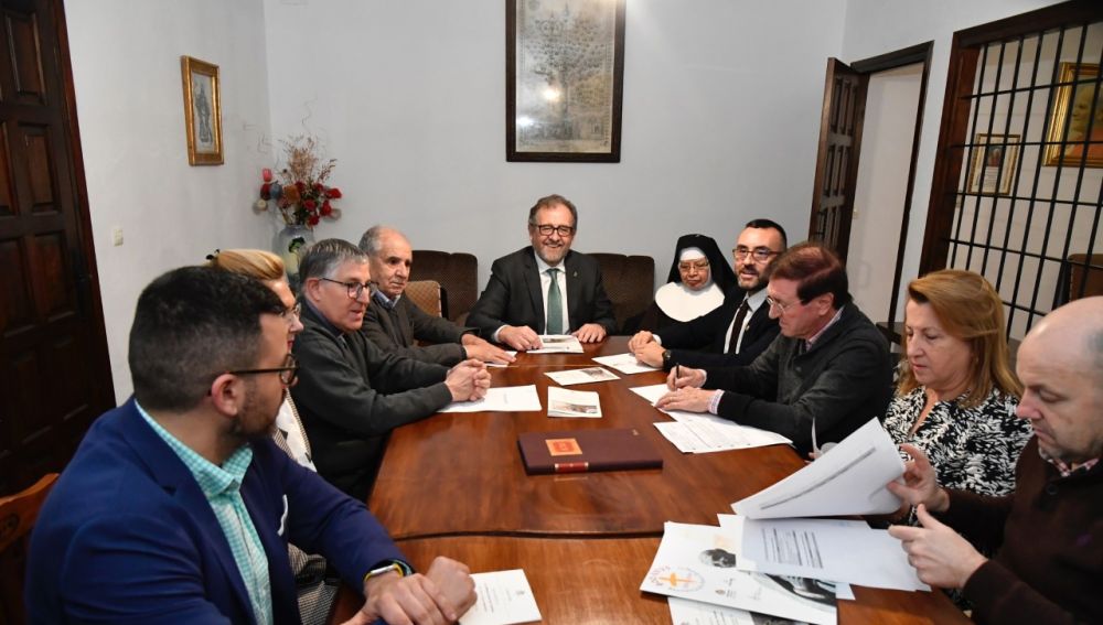 El president de la Diputació, Pepe Martí ha presidit la reunió de la fundació Pro Monestir de Sant Pasqual junt amb l´alcalde Benlloch. 