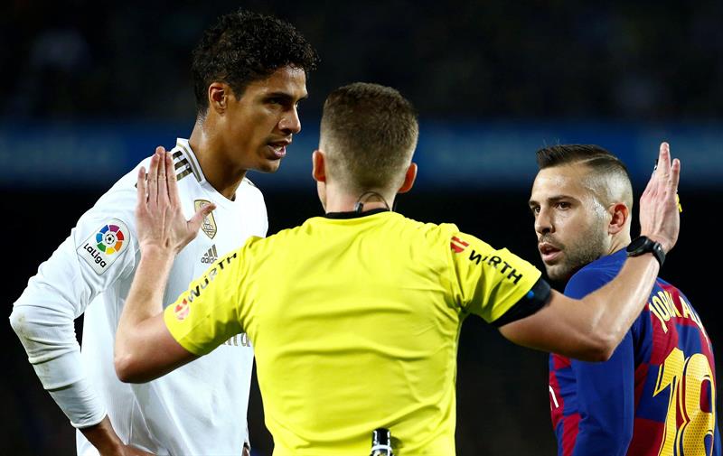 Daudén Ibáñez: "Coincido con Butragueño; es desconcertante porque se ve penalti en las dos jugadas" Daudén Ibáñez: "Coincido con Butragueño; es desconcertante porque se ve penalti en las dos jugadas"