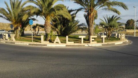 Rotonda en la pedan&iacute;a de El Altet de Elche.