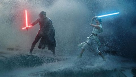 En la imagen, Adam Driver [Kylo Ren] y Daisy Ridley [Rey], dos de los protagonistas de la cinta