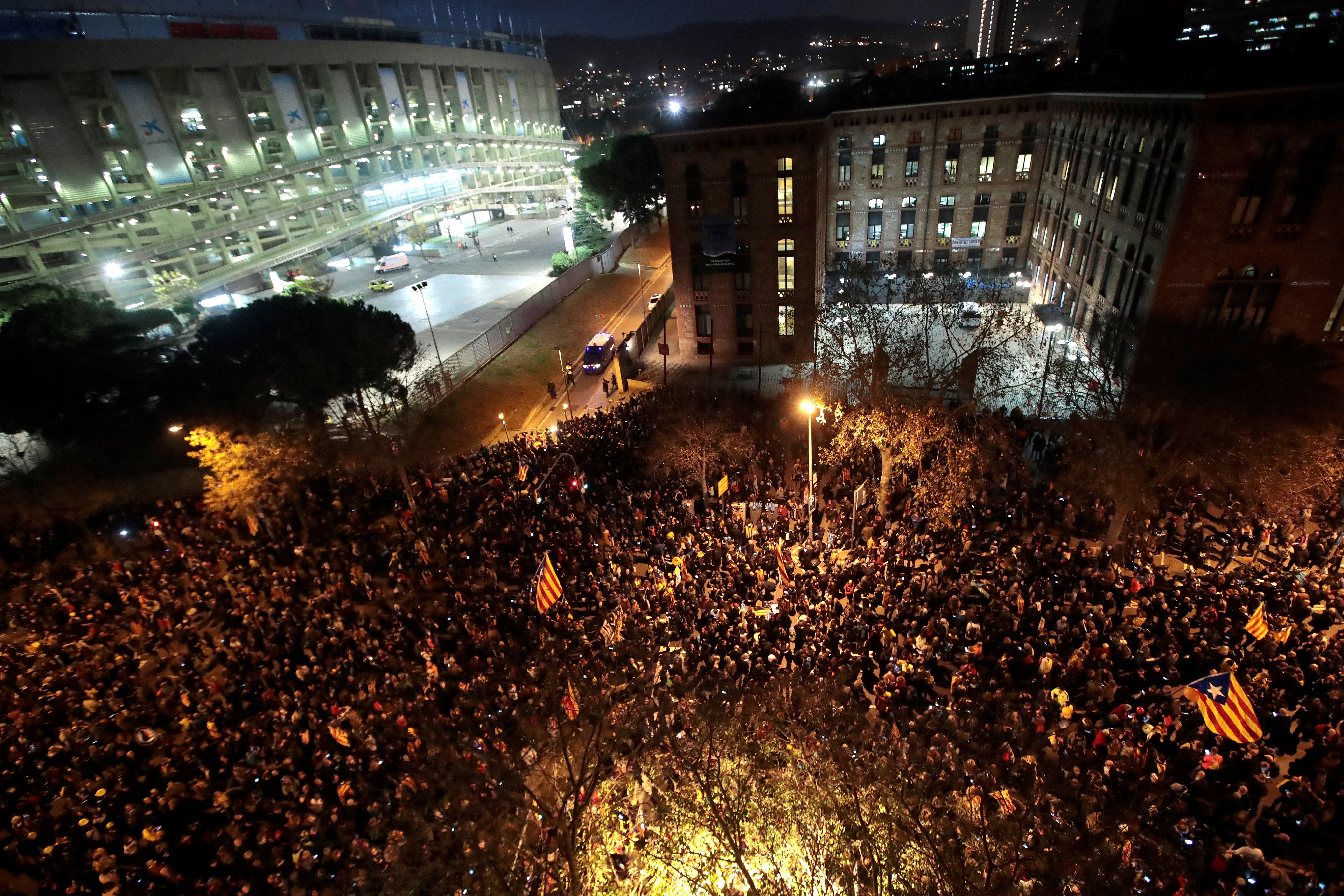 Tsunami Democràtic admite que su "gran acción" planeada para el Clásico no ha sido "exitosa" por la actuación policial Tsunami Democràtic admite que su "gran acción" planeada para el Clásico no ha sido "exitosa" por la actuación policial