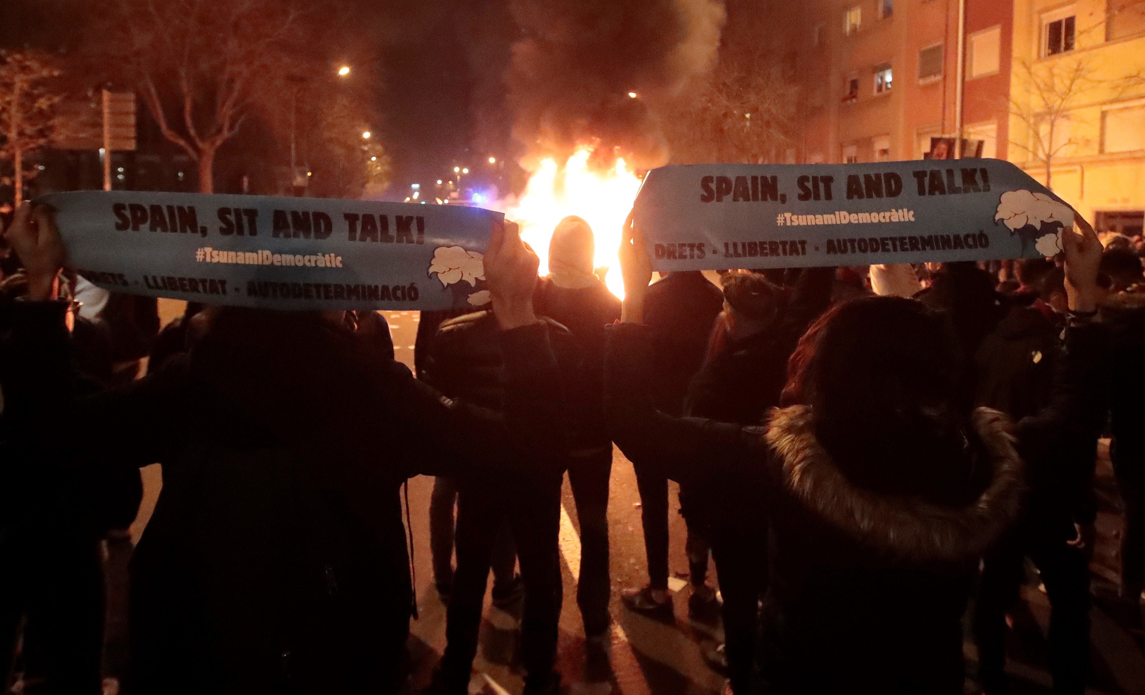 Las preguntas de Amón: "Puede decirse que el Clásico lo ganó el Atleti y lo perdió el tsunami democrátrico?" Las preguntas de Amón: "Puede decirse que el Clásico lo ganó el Atleti y lo perdió el tsunami democrátrico?"