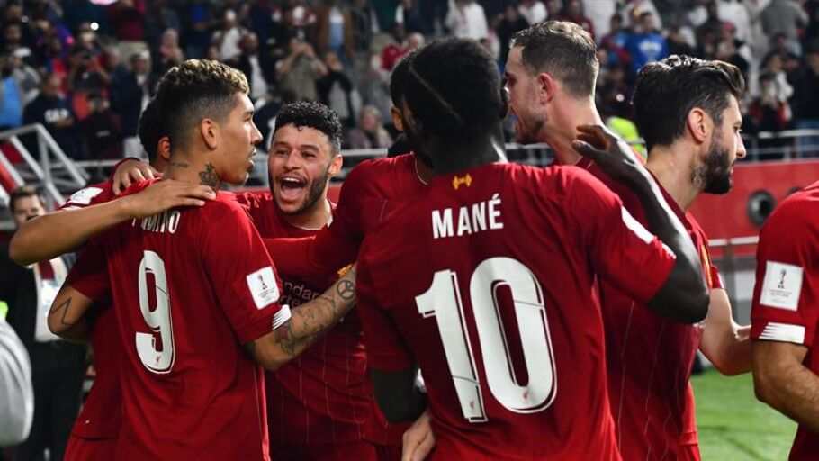 Firmino celebra su gol con el Liverpool