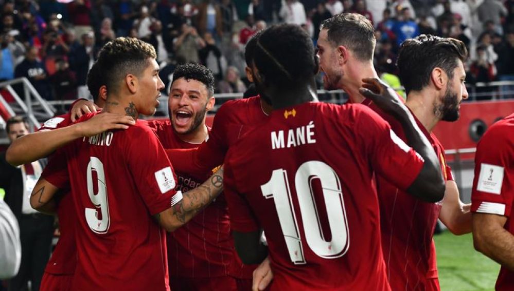 Firmino celebra su gol con el Liverpool