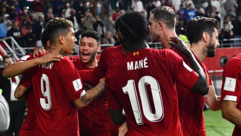 Firmino celebra su gol con el Liverpool