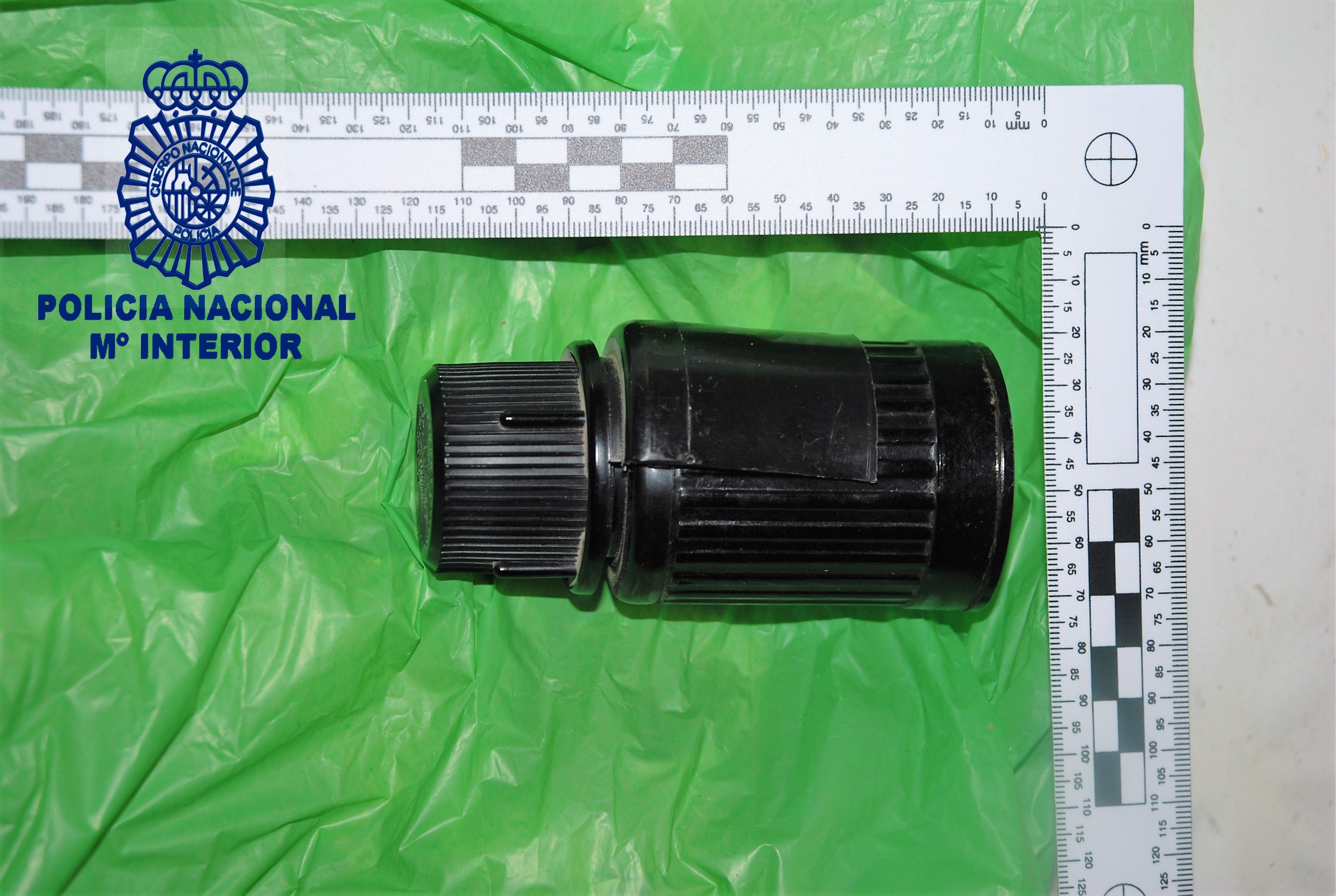 La Policía Nacional desactiva en Alcázar de San Juan una "granada de mano" de la Guerra Civil La Policía Nacional desactiva en Alcázar de San Juan una "granada de mano" de la Guerra Civil