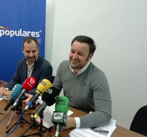 José Navarro y Pablo Ruz en el Ayuntamiento de Elche. José Navarro y Pablo Ruz en el Ayuntamiento de Elche.