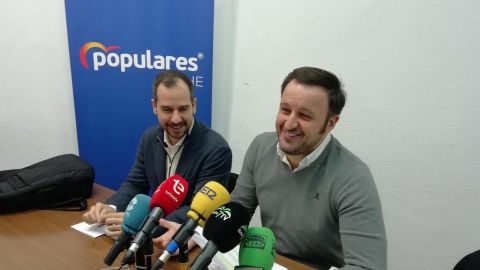 Jos&eacute; Navarro y Pablo Ruz en el Ayuntamiento de Elche.