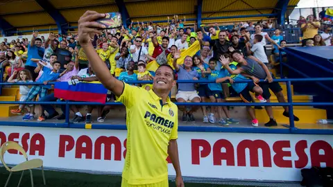 Bacca durante su presentación Bacca durante su presentación