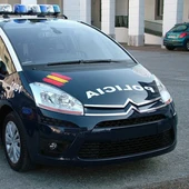 Un hombre ha sido detenido por arrojar a su mujer embarazada desde un coche en marcha en Sevilla. Un hombre ha sido detenido por arrojar a su mujer embarazada desde un coche en marcha en Sevilla.