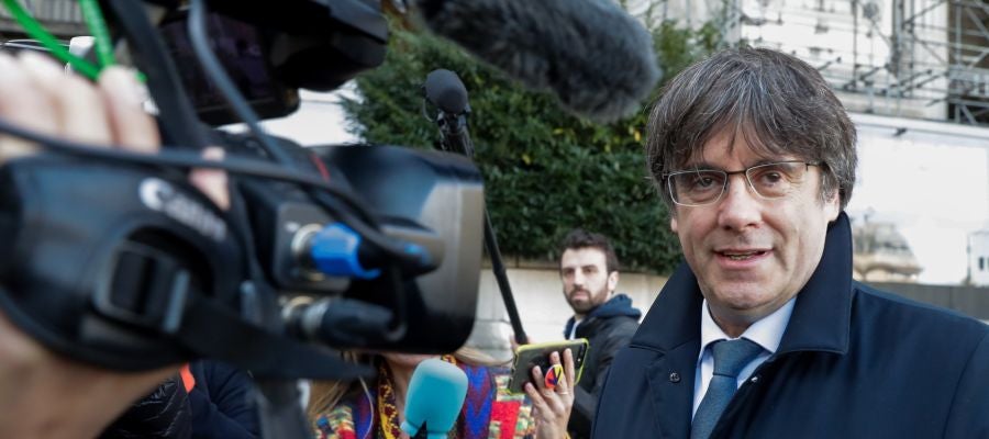 Carles Puigdemont, a su llegada al Parlamento Europeo para recoger su acta de eurodiputado Carles Puigdemont, a su llegada al Parlamento Europeo para recoger su acta de eurodiputado
