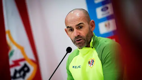 Paco Jémez durante una rueda de prensa del Rayo Vallecano Paco Jémez durante una rueda de prensa del Rayo Vallecano