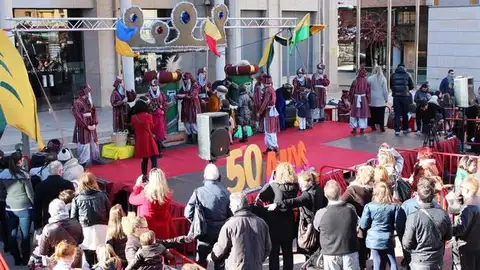 La llegada del mensajero real el segundo día de navidad, arrancará la programación de actos de la Joventut Antoniana. Els dies 2, 3 i 4 de gener els ciutadans podràn fer els encàrrecs per la visita dels reis als domicilis.