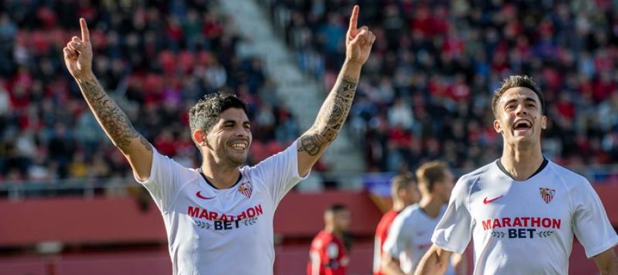 El centrocampista argentino Éver Banega y el defensor Sergio Reguilón del Sevilla, celebran un gol ante el RCD Mallorca El centrocampista argentino Éver Banega y el defensor Sergio Reguilón del Sevilla, celebran un gol ante el RCD Mallorca