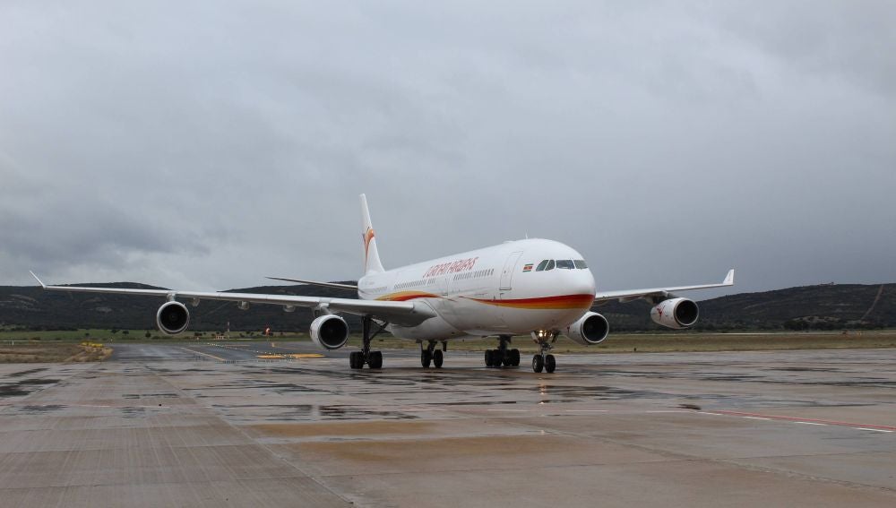 El Airbus A-340 ya está en el Aeropuerto para ser desmantelado y reciclado