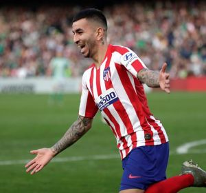 El delantero argentino del Atlético de Madrid, Ángel Correa, celebra el gol conseguido ante el Real Betis El delantero argentino del Atlético de Madrid, Ángel Correa, celebra el gol conseguido ante el Real Betis