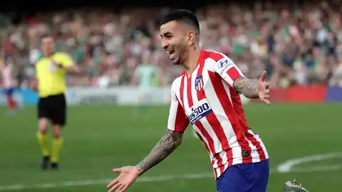 El delantero argentino del Atlético de Madrid, Ángel Correa, celebra el gol conseguido ante el Real Betis El delantero argentino del Atlético de Madrid, Ángel Correa, celebra el gol conseguido ante el Real Betis