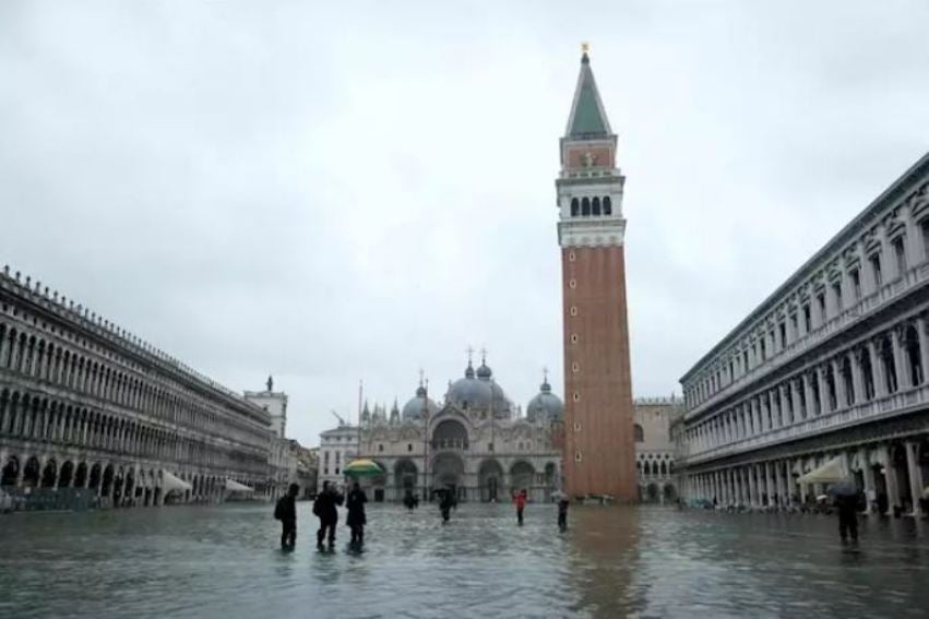 El temporal provoca el fenómeno agua alta en Venecia y la muerte de un conductor en el norte de Italia El temporal provoca el fenómeno agua alta en Venecia y la muerte de un conductor en el norte de Italia