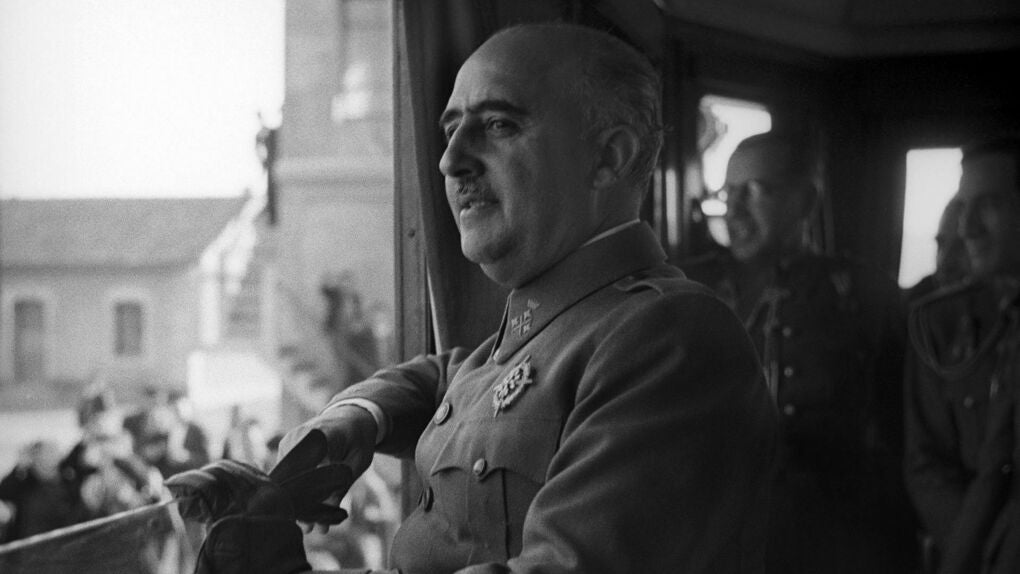 El noticiero progresista: Contemplan exhumar a Franco una vez al mes El noticiero progresista: Contemplan exhumar a Franco una vez al mes