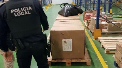 Cajas con tabaco de contrabando incautadas por la Polic&iacute;a Local de Elche.