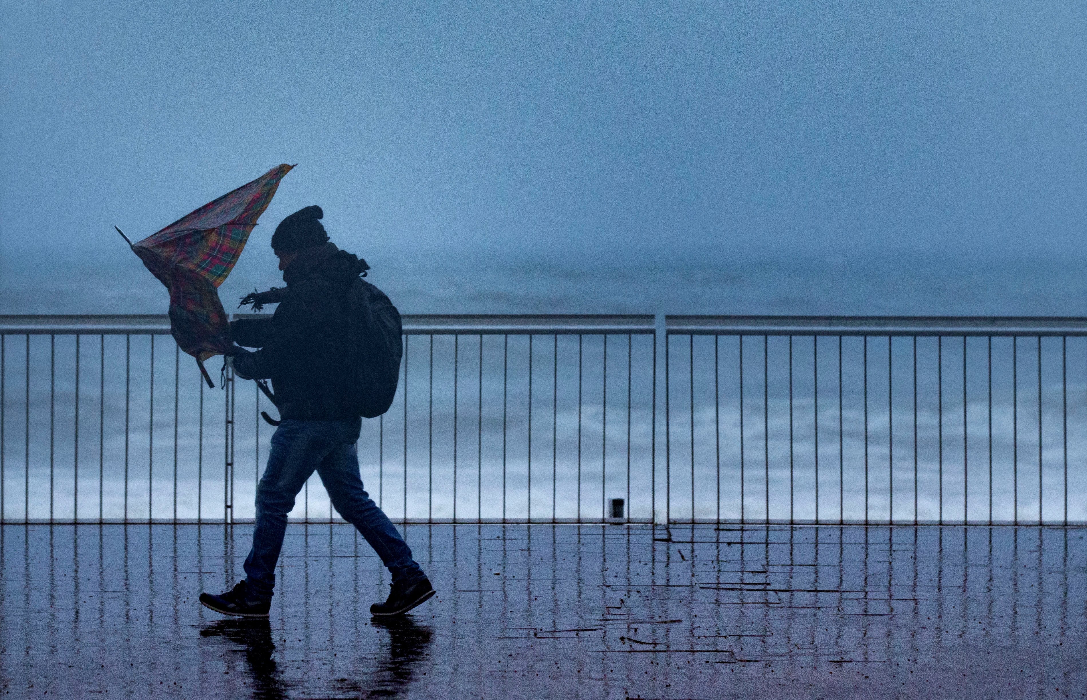 Este viernes, viento fuerte en el noreste y área mediterránea y nieve a partir 900 metros Este viernes, viento fuerte en el noreste y área mediterránea y nieve a partir 900 metros