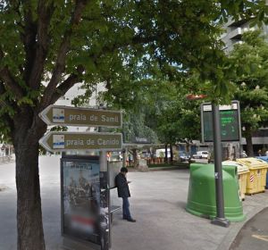 Contenedores de la plaza Eugenio Fadrique, en Vigo, donde la Policía localizó 140 cajas de medicamentos. Contenedores de la plaza Eugenio Fadrique, en Vigo, donde la Policía localizó 140 cajas de medicamentos.
