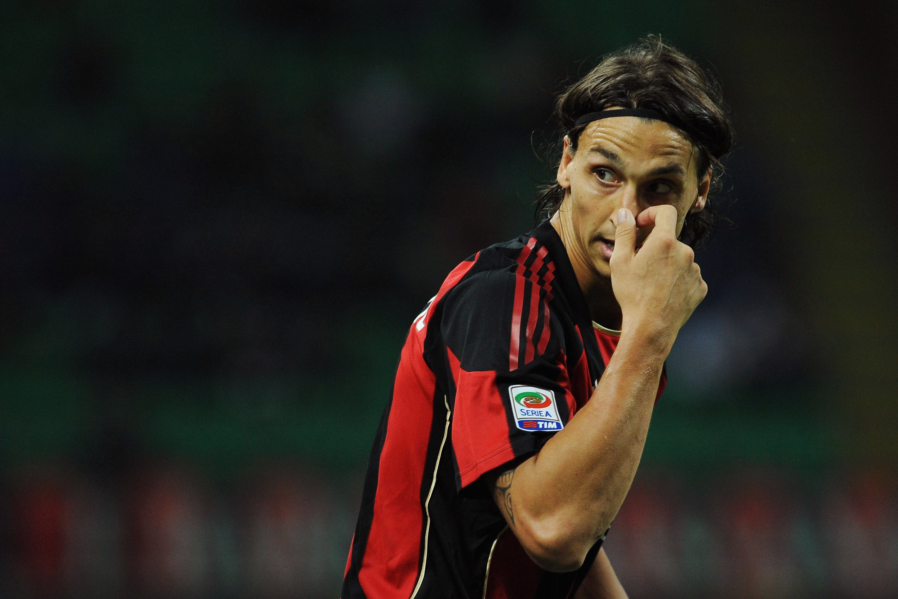 Zlatan Ibrahimovic vuelve al fútbol europeo tras firmar con el AC Milan Zlatan Ibrahimovic vuelve al fútbol europeo tras firmar con el AC Milan