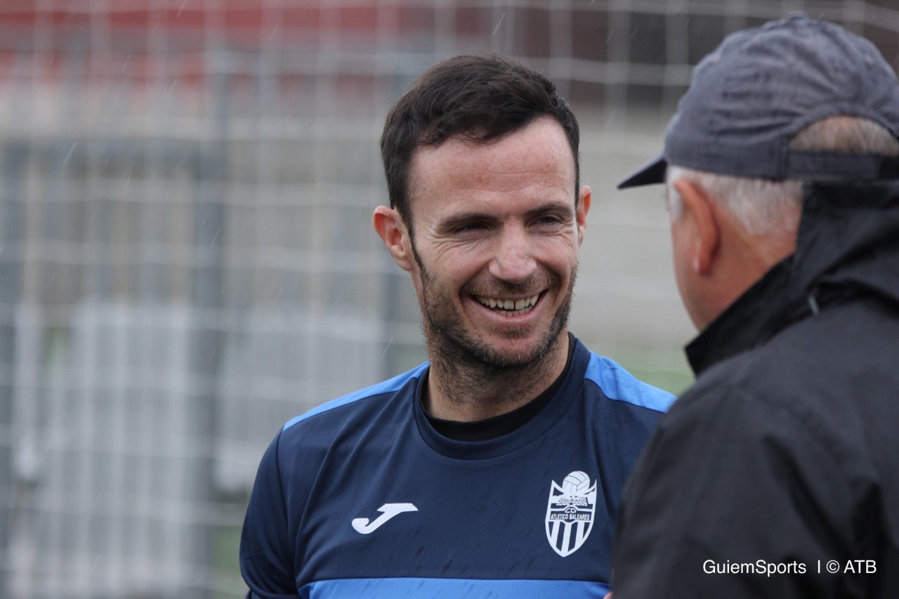 El "Test Navideño" de Manu Herrera, portero del Atlético Baleares El "Test Navideño" de Manu Herrera, portero del Atlético Baleares