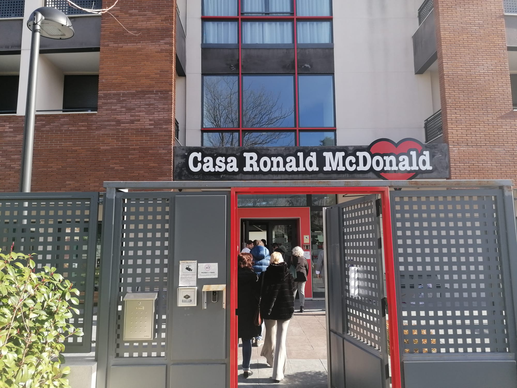 Así es la casa Ronald para los familiares de pacientes del Niño Jesús: "Nos da una asistencia para estar cerca del hospital" Así es la casa Ronald para los familiares de pacientes del Niño Jesús: "Nos da una asistencia para estar cerca del hospital"