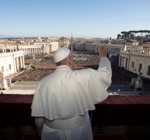 El papa Francisco da su discurso navideño en una abarrotada plaza de San Pedro El papa Francisco da su discurso navideño en una abarrotada plaza de San Pedro