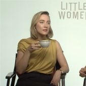 Saoirse Ronan y Florence Pugh, durante su entrevista con Kinótico por 'Mujercitas'